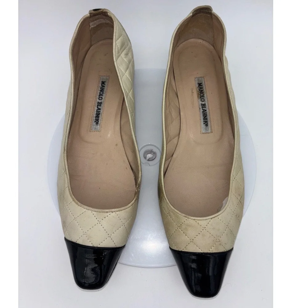MANOLO BLAHNIK Leather Ballet Flat Quilted Cream Shoe Cap Toe Pointed Toe Patent